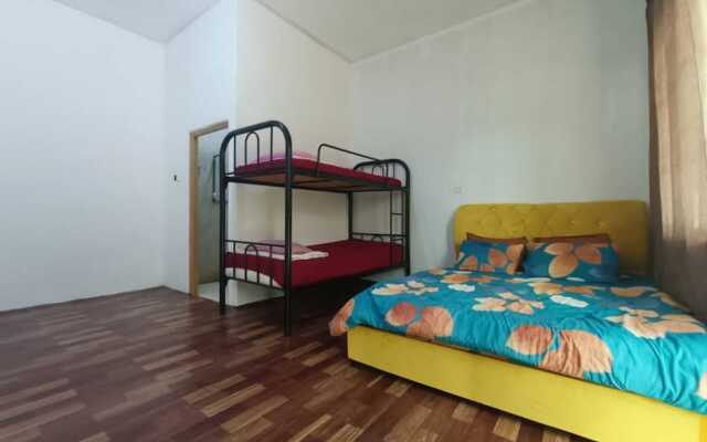 OYO 90799 Sharhan Residence