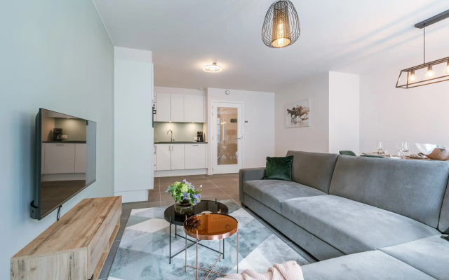 Modern Apartment for up to Five People