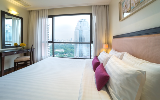 Bandara Silom Suites