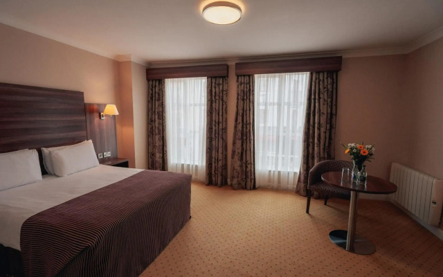Dillons Hotel
