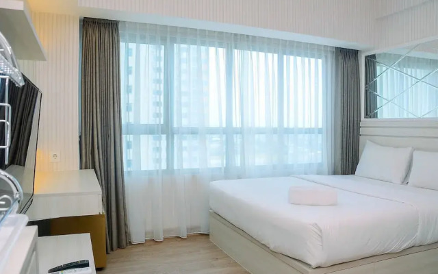 Best Studio with Pool View Springlake Summarecon Apartment
