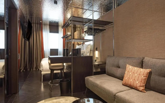 Adia Aluma Athens, Curio Collection By Hilton