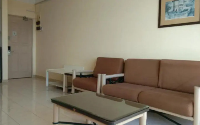 OYO Home 90533 Nomadic Town Condo