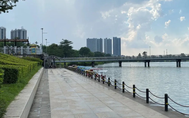 Homey And Modern 2Br At Meikarta Apartment