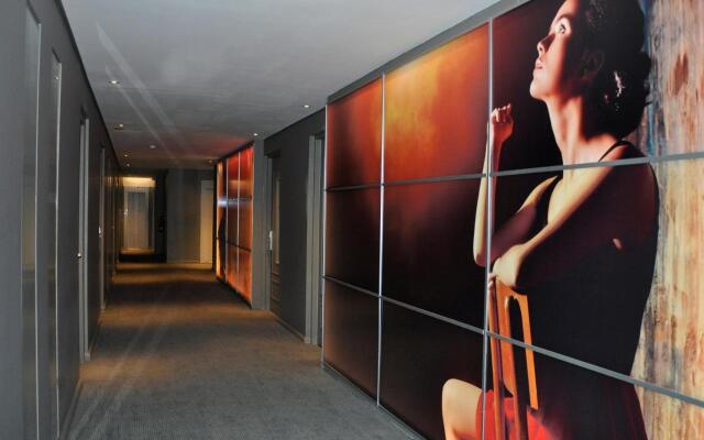 Broadway Hotel & Suites