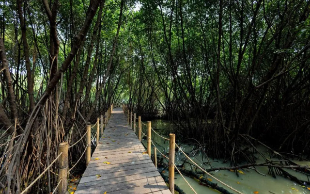 RedDoorz Resort @ Taman Wisata Mangrove