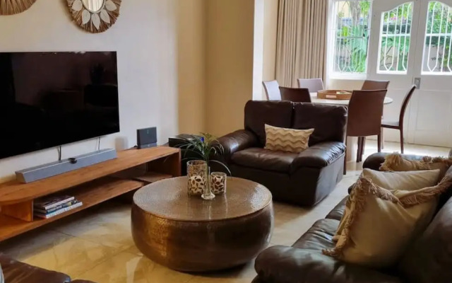 Luxurious Sea Point Apartment