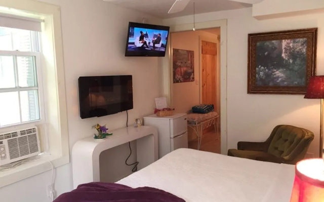 18 Vine Inn & Carriage House