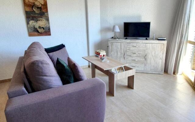 Skol 427 Spacious 1 Bedroom Apartment with Sea Views