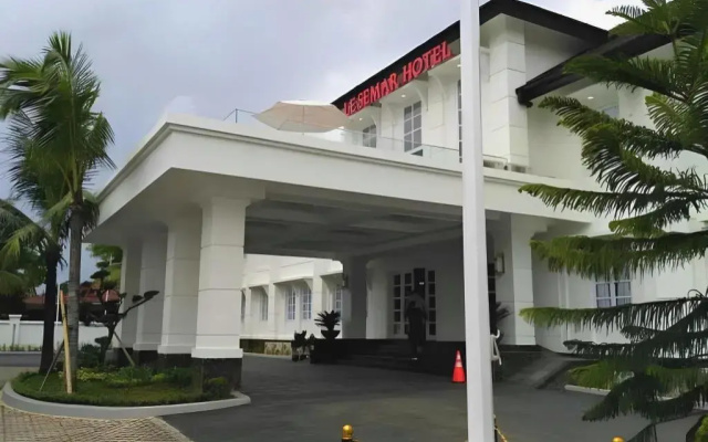 Lesemar Hotel Serang