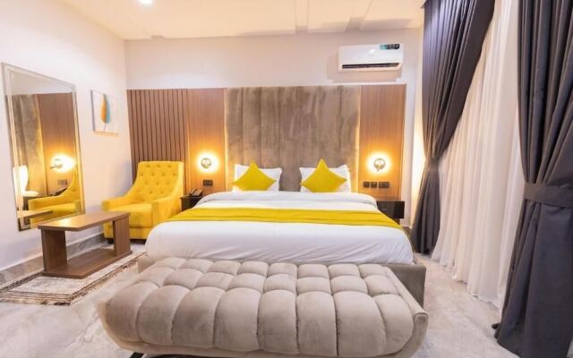 Tranquila Hotel And Suites