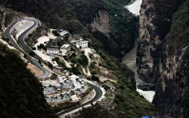 Tiger Leaping Gorge Camp Shangri-La