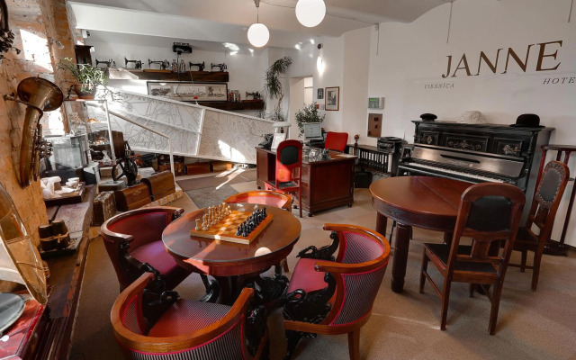 Janne Hotel
