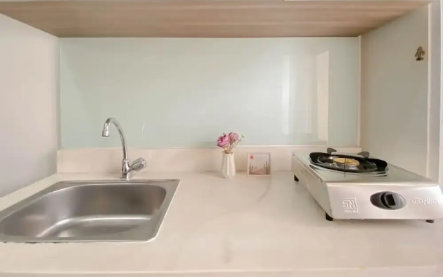 Minimalist 1Br Apartment At Vittoria Residence