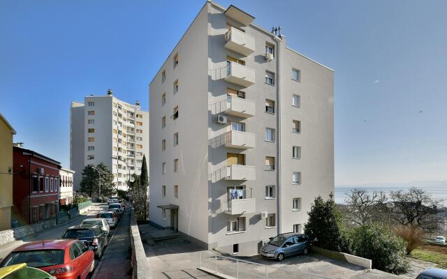 Apartment 1811