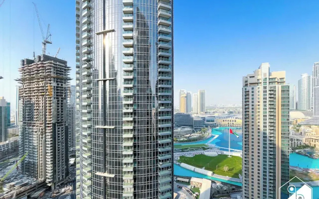 Skyline Elegance Fountain View 3BR in Downtown