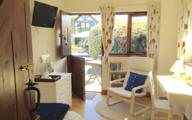The Tack Room - a Comfy Cabin in North Devon
