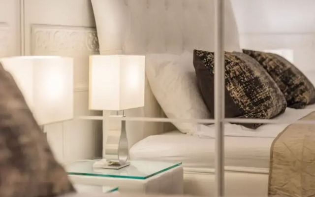 Music Academy Bedroom Suite Café Vian Apartman Kft
