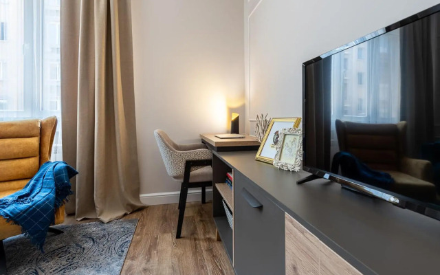 LUXURY & UNIQUE - TOP CENTER Apt. - 3BDR & 2 Baths