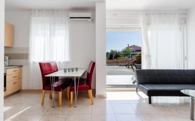 Apartment Village Nin