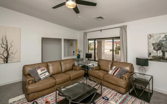 690 Avenida Laredo