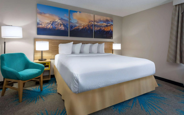 Days Inn & Suites by Wyndham Denver International Airport