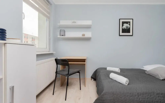 Dworska Apartment by Renters