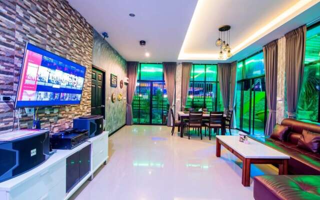 Grand Prix Pool Villa