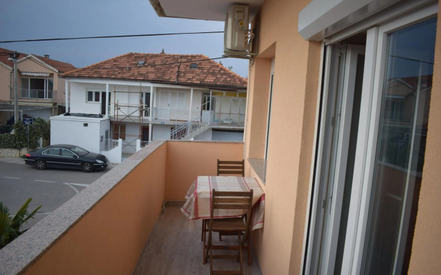 Apartments Nediljko & Mila