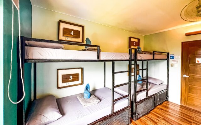 Outpost Hostel - Coron - Adults Only