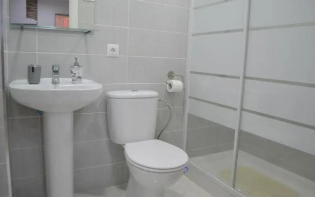 Beautiful 1 Bedroom Apartment With Gallery and Air Conditioning Cb6yr