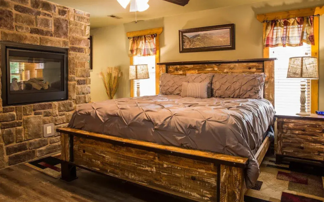 A Hilltop Hideaway - Four Bedroom Chalet