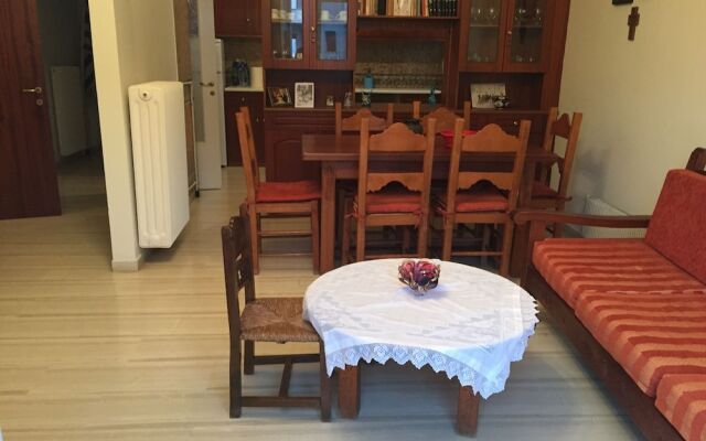 Spacious 3 Bedroom 5bed Apartment - Adults Only
