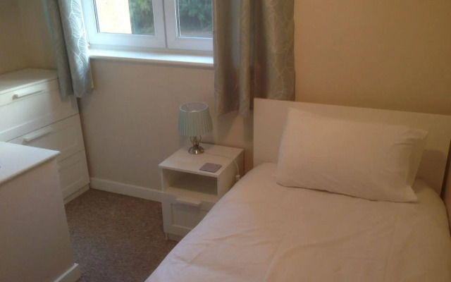 The Beeches - Serviced Duplex Apartment