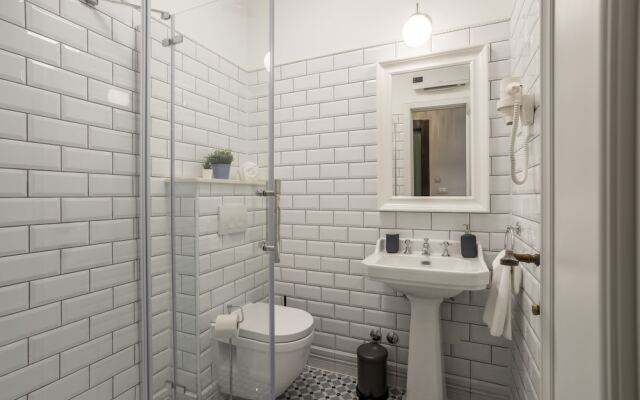 Evala luxury rooms with pool and garden