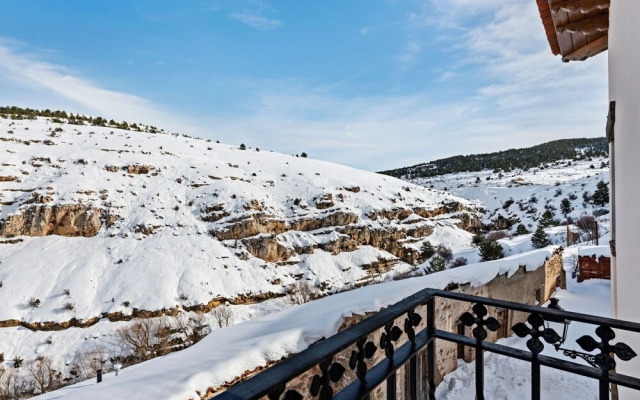 Charming Apartment in Gudar With Terrace