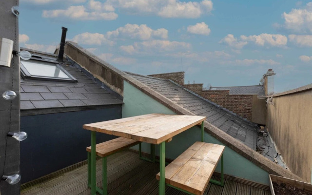 Spacious 3 Bedroom in Notting Hill With Balcony