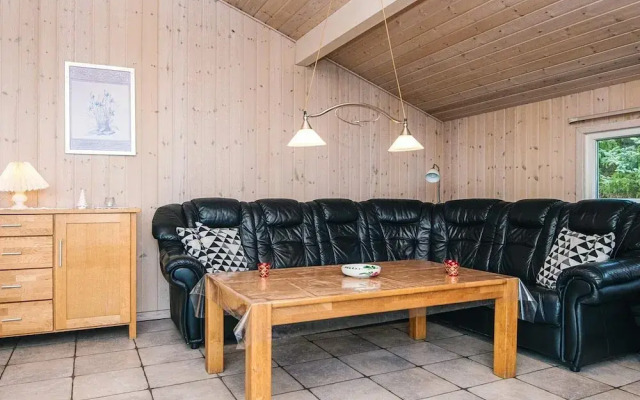 Secluded Holiday Home in Henne near Beach