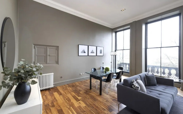 JOIVY Location, Location! North Bank Street Luxury Apt