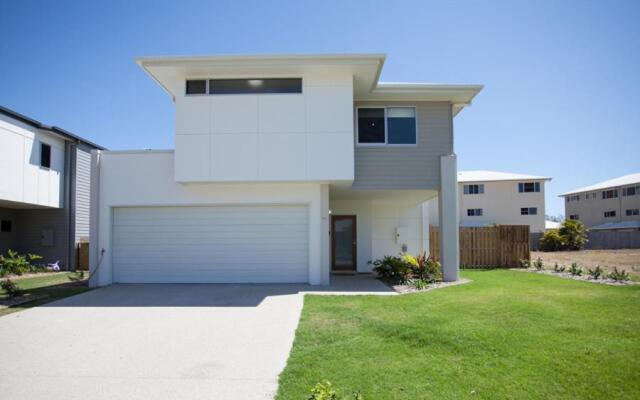 Petrie Beach Holiday Home