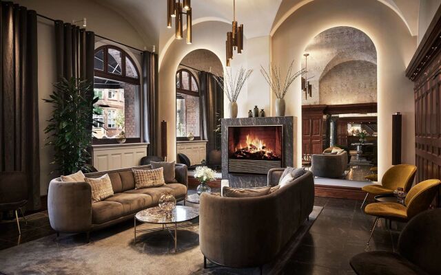 Ascot Hotel & Apartments