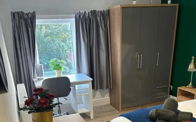 South Manchester 2-bed Apt With Ensuite, Sleeps 4