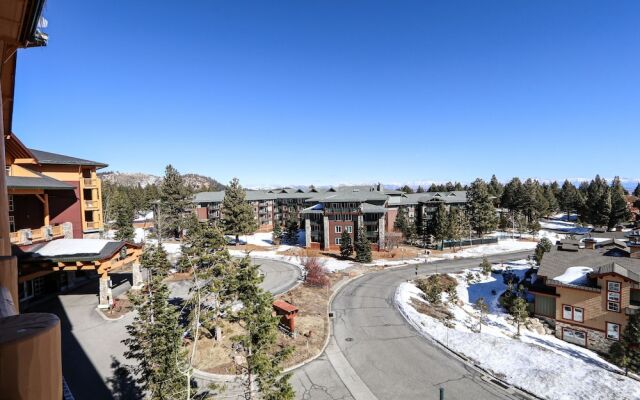 Sunstone 209 Ski-In Ski-Out, Gorgeous Mountain Views, Heated Pool Jacuzzi by RedAwning