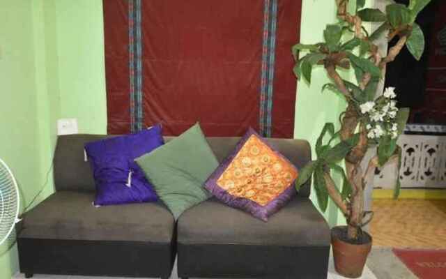 Mom's 24/7 Guest House