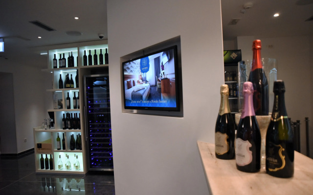 Santiny Hotel & Restaurant