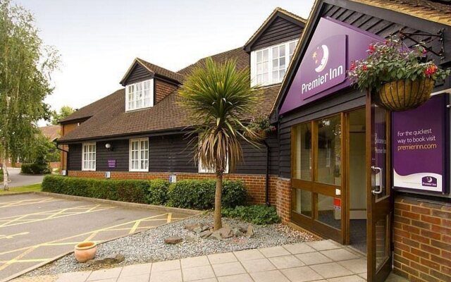 Premier Inn Woking West (A324)