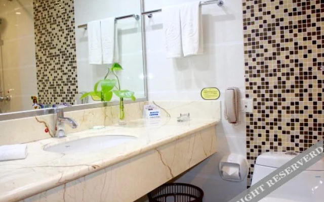 Haining Holiday International Hotel