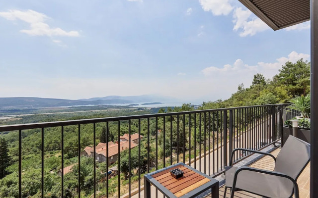Bayview Hills Luxury Residences