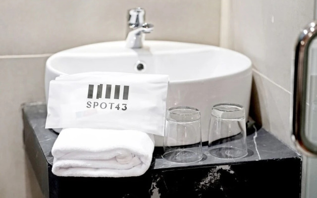 Spot 43 Cafe and Hotel