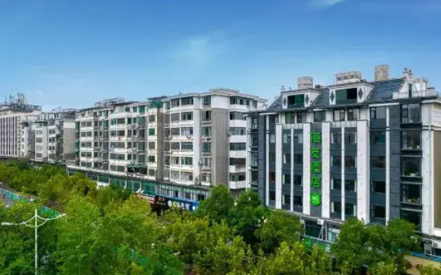 Junyi Hotel (Shangrao Jiangnan Commercial City High-speed Railway Station)